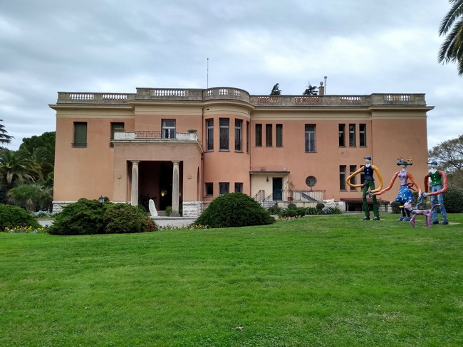 Appartement de vacances à Nice sur la promenade des anglais - a visiter - musée d'art naif