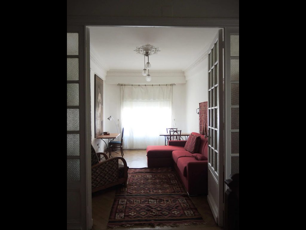 Appartement de vacances à Nice sur la promenade des anglais - salon et lit d'appoint