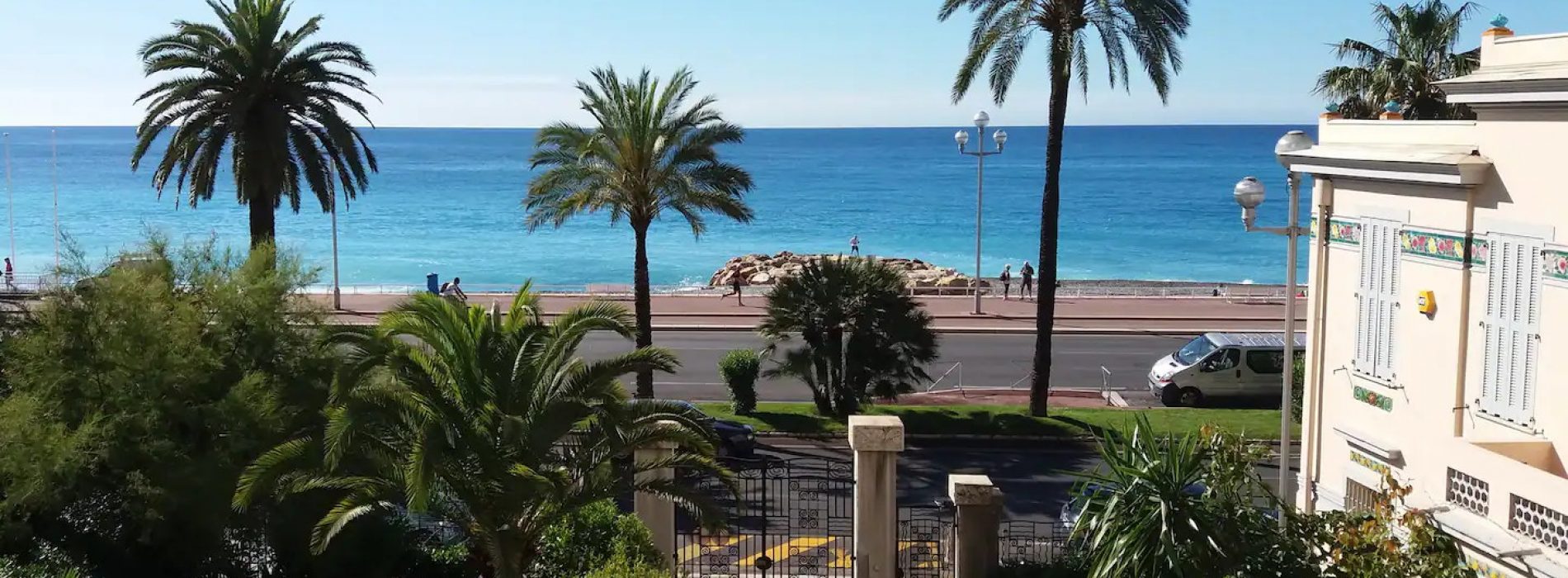 Appartement de vacances à Nice sur la promenade des anglais – vue depuis l’immeuble Appartement de vacances à Nice sur la promenade des anglais - vue depuis l'immeuble